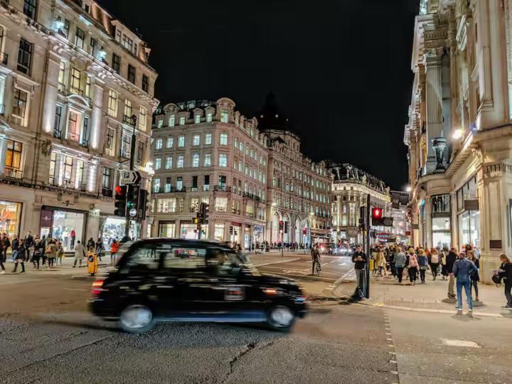 Off Oxford Circus! Large Unique Artist'S Family And Friends Home 런던 외부 사진